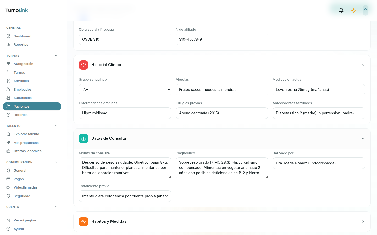 Detalle de ficha clínica con historial de peso, altura, grupo sanguíneo y hábitos alimentarios